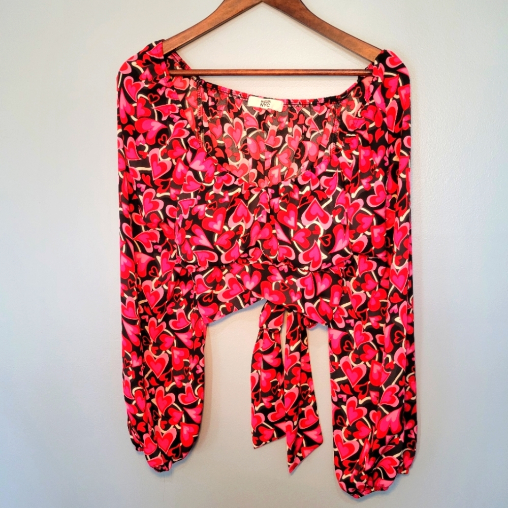 Madden NYC Juniors Heart Pattern Cropped Long Sleeve Back Tie Top Size XL‎